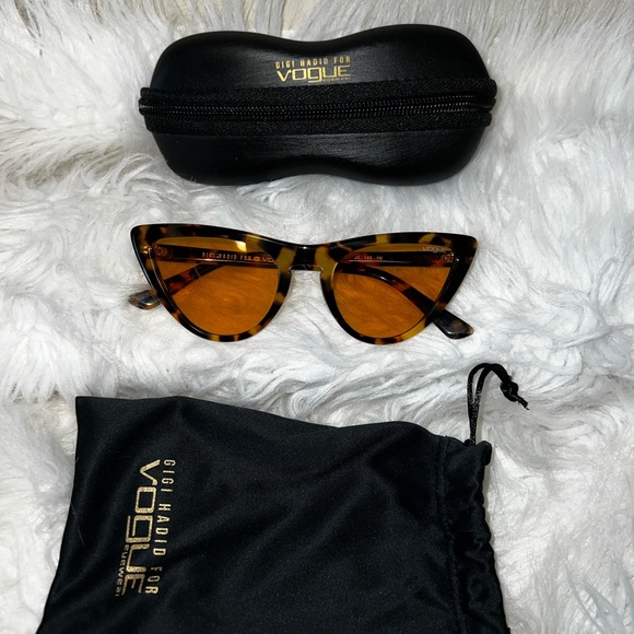 Vogue Sunglasses Gigi Hadid Collaboration - Picture 2 of 2